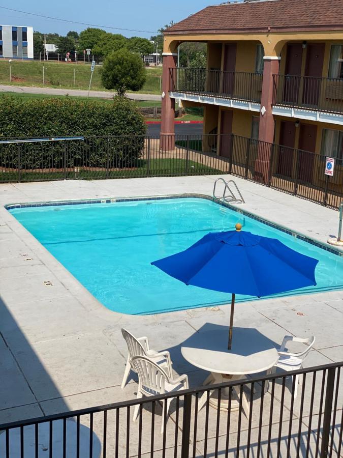 Super 8 By Wyndham Midwest City Ok Eksteriør billede