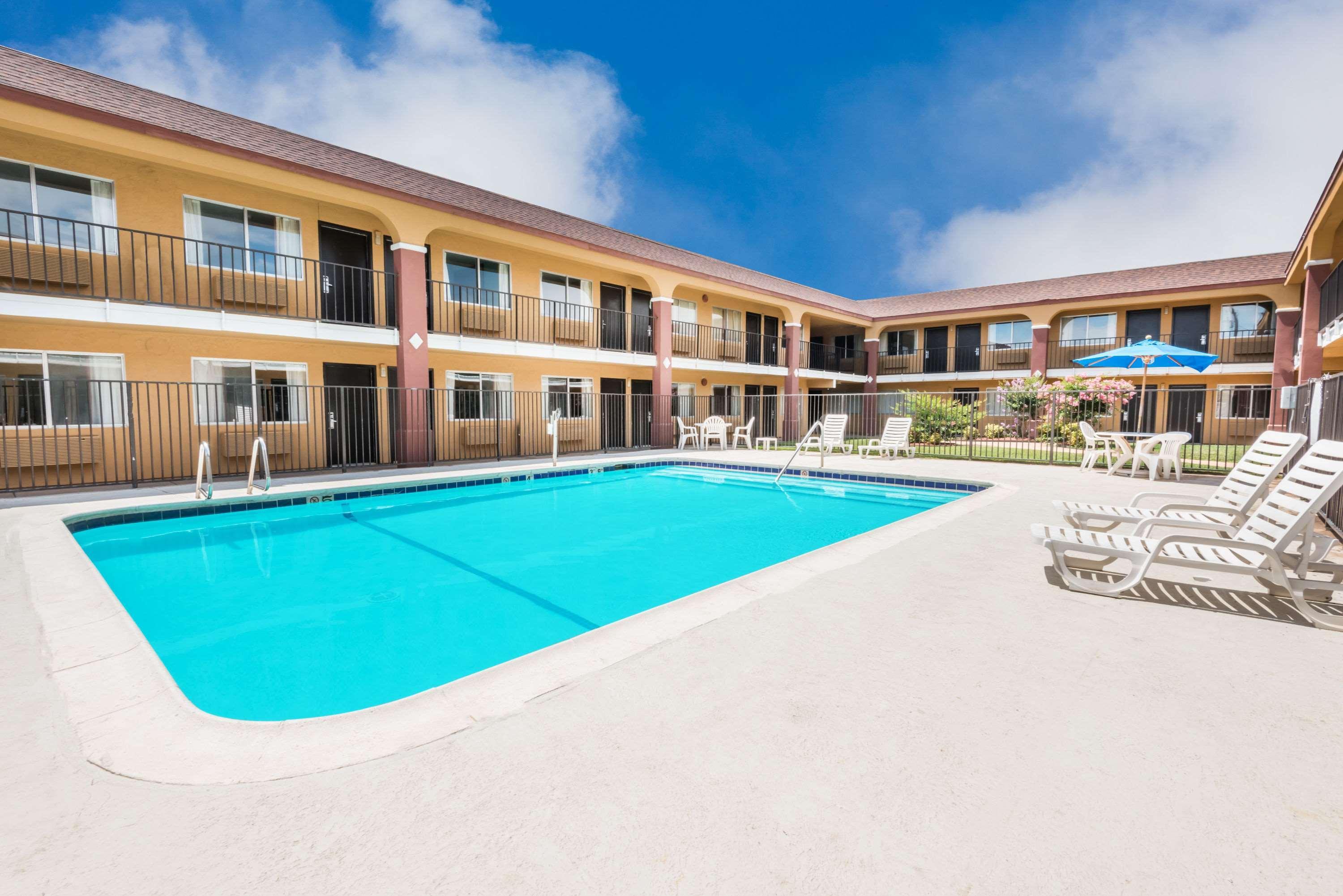 Super 8 By Wyndham Midwest City Ok Eksteriør billede
