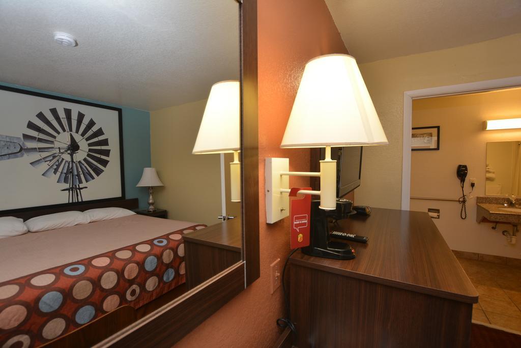 Super 8 By Wyndham Midwest City Ok Eksteriør billede