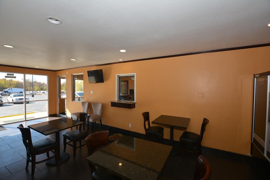 Super 8 By Wyndham Midwest City Ok Eksteriør billede